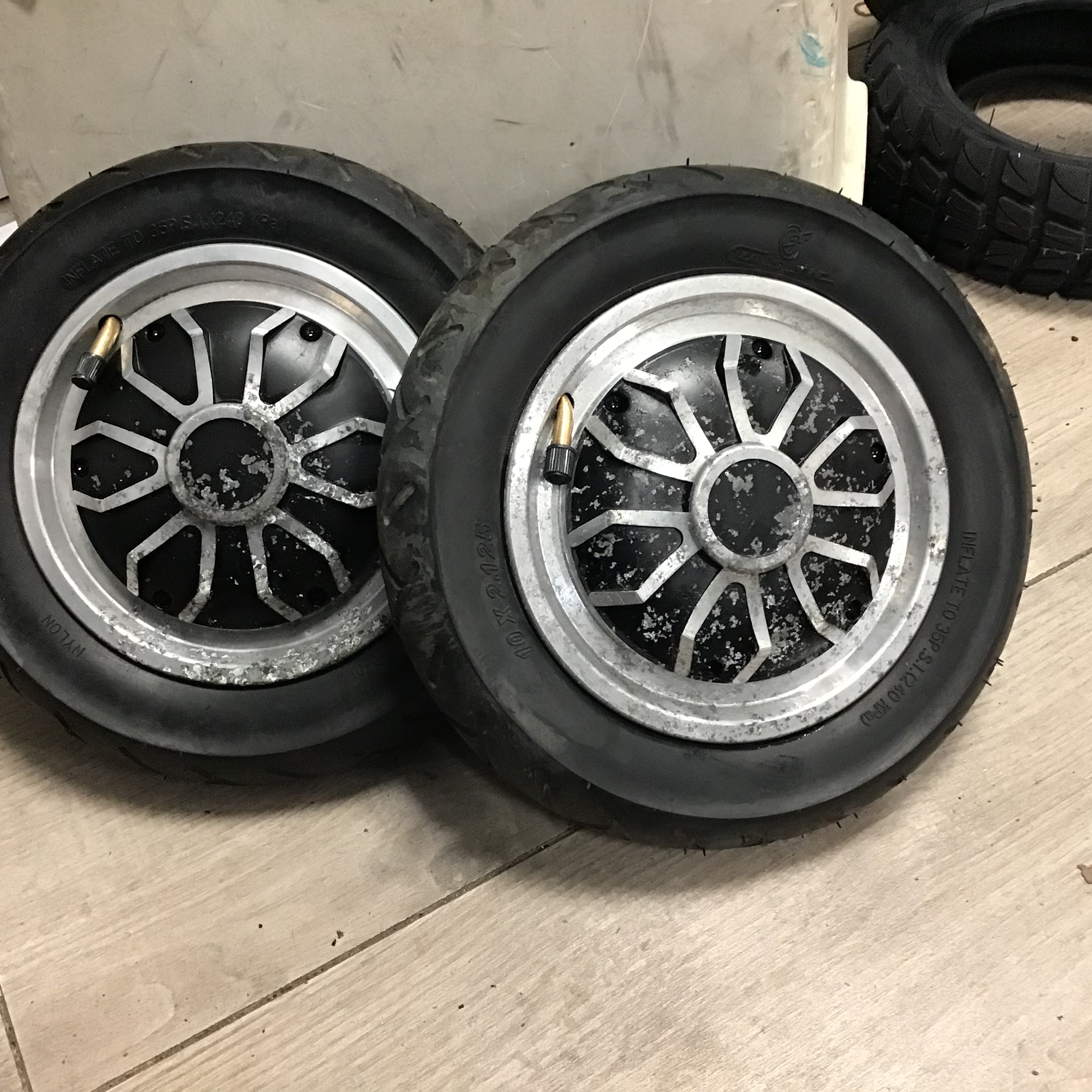 Occasion ROUE PNEUMATIQUE  / MOTEUR 350W 10 pouces Hoverboard