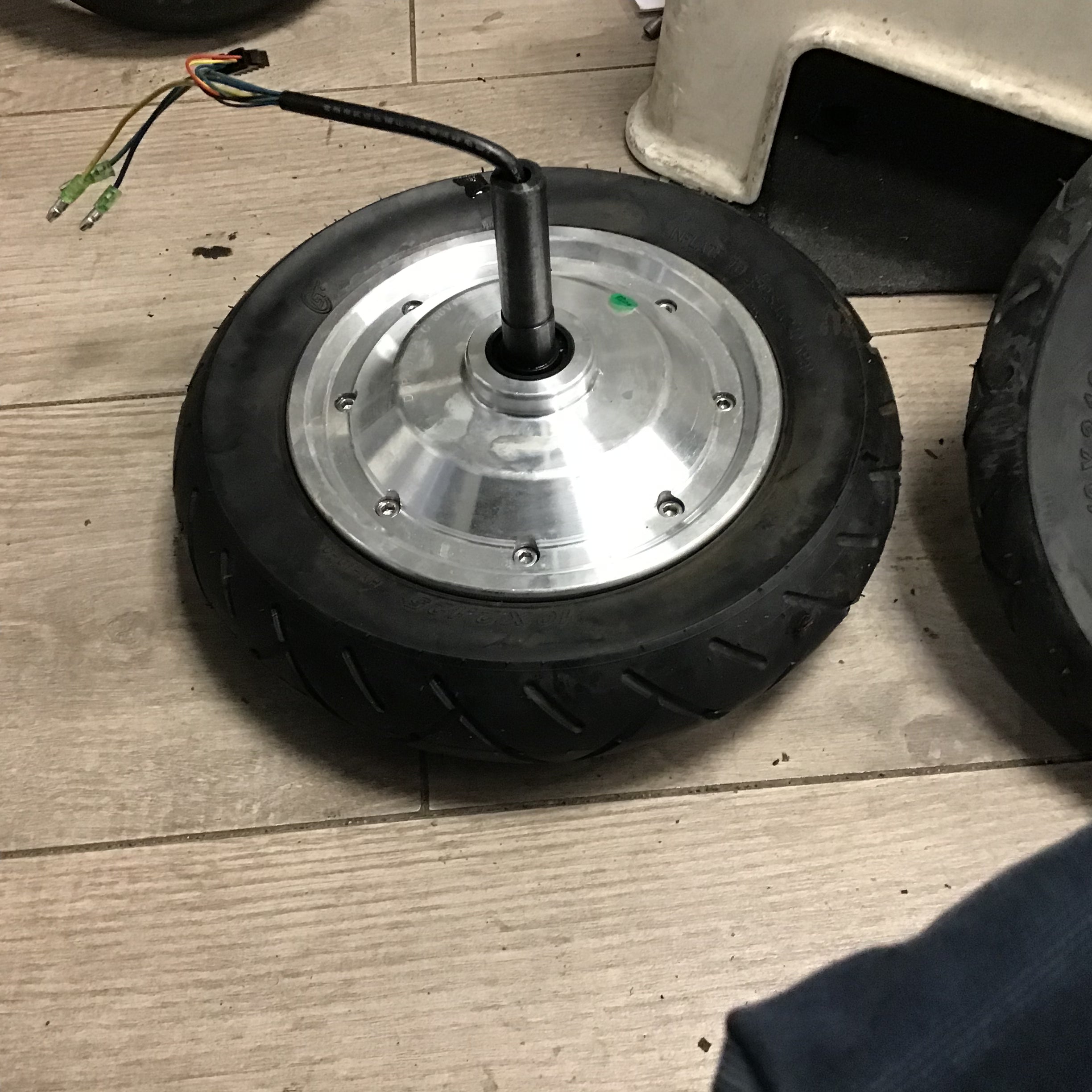 Used PNEUMATIC WHEEL / MOTOR 350W 10 inch Hoverboard