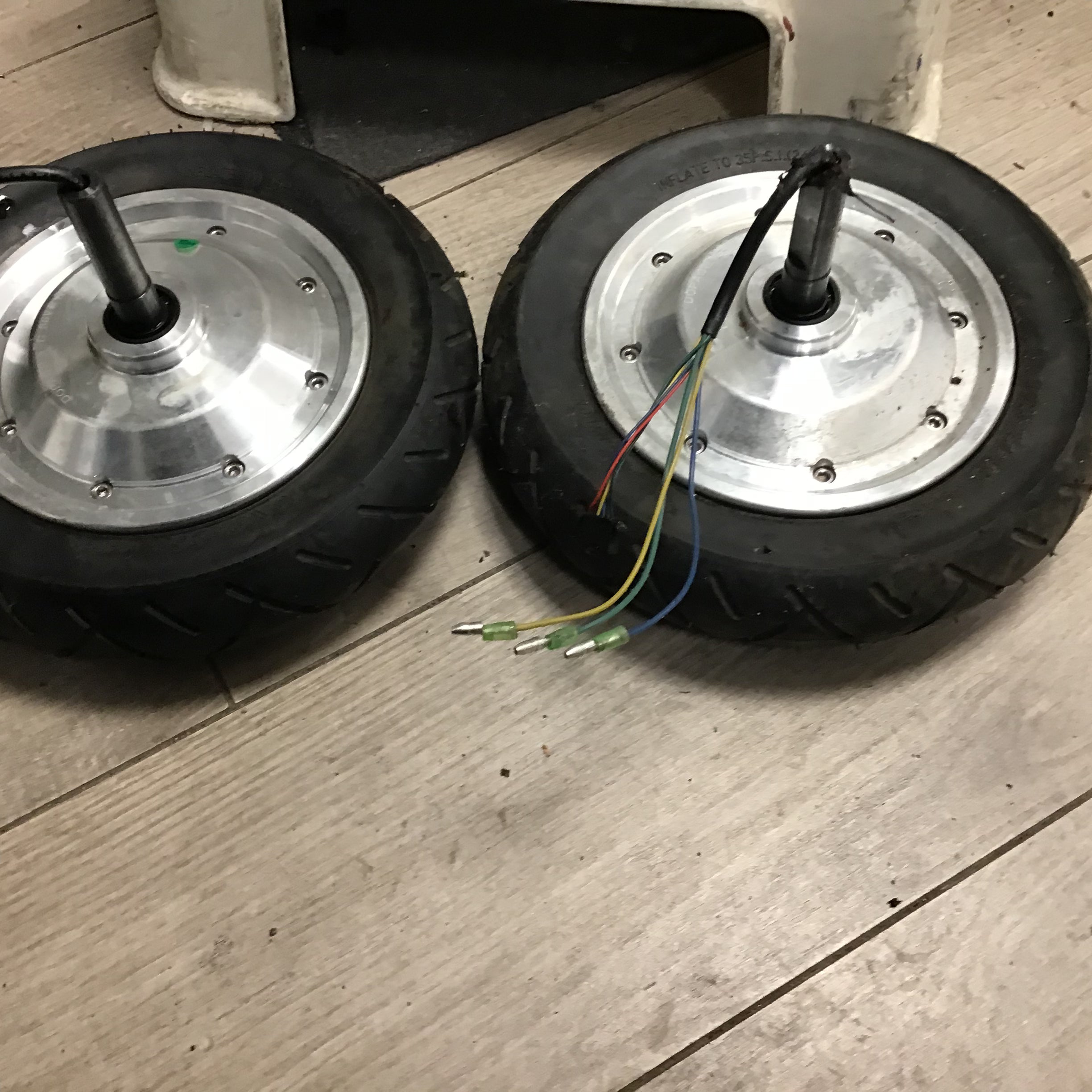 Occasion ROUE PNEUMATIQUE  / MOTEUR 350W 10 pouces Hoverboard